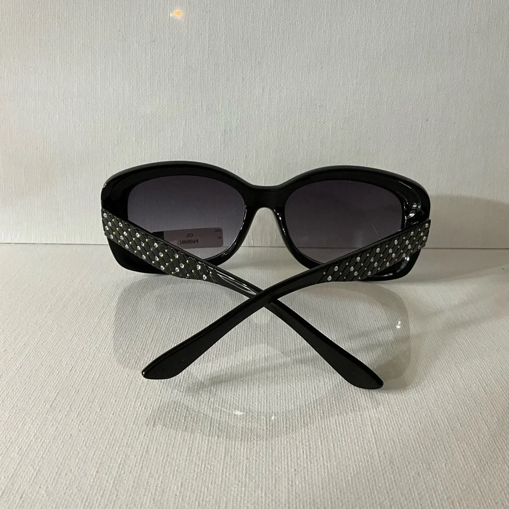 Chic Black Designer Sunglasses